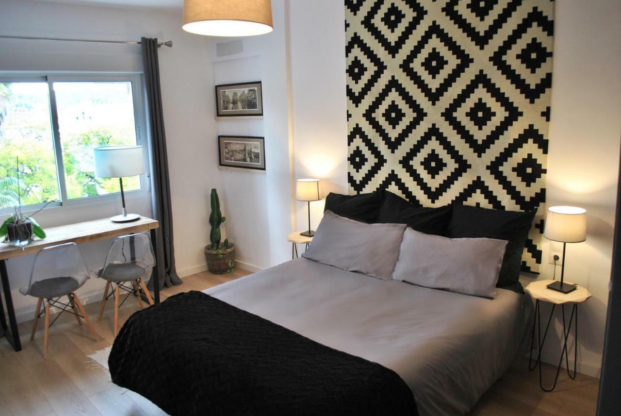 The Boho-Chic Oasis, Lovely City Center Apartment Малага Экстерьер фото